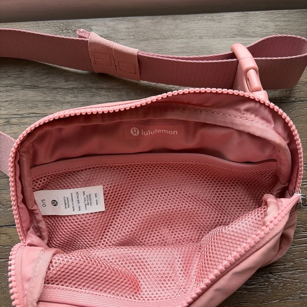 Lululemon Athletica Pink Crossbody Bag - Picture 2 of 6